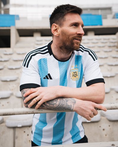 Rayas azules y blancas clásicas!Adidas Presenta Camiseta Primera Argentina 2022